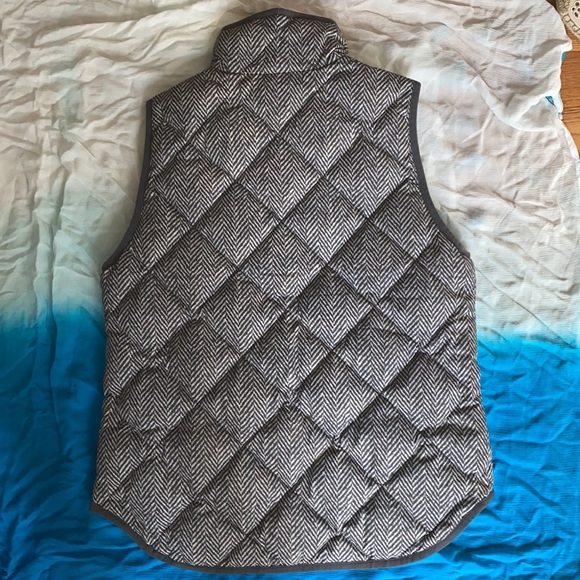 J Crew Gray Herringbone Puffer Vest - Size Small - Picture 3 of 4